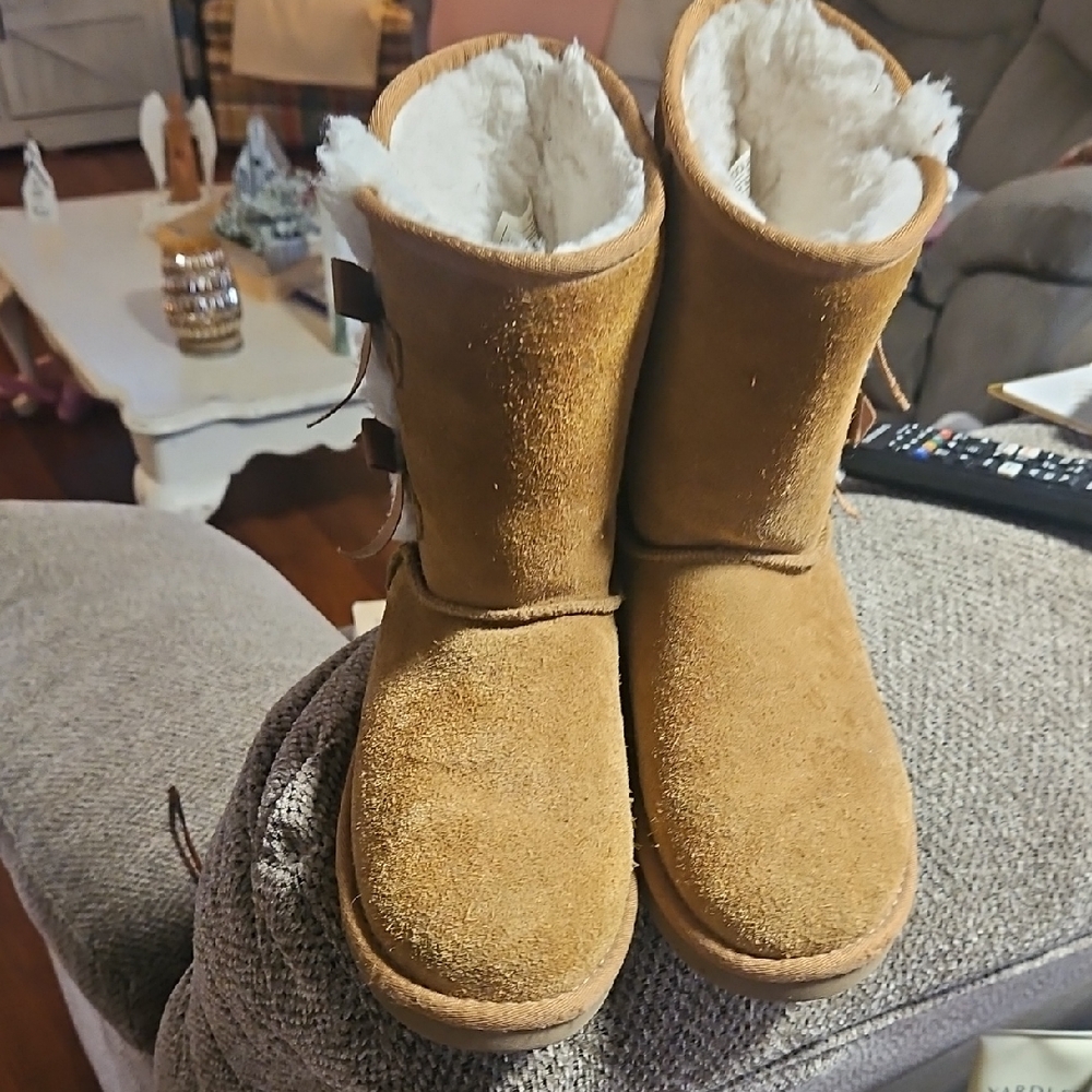 Koolaburra Tan Suede Boots with White Fur
